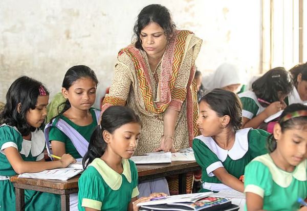 সরকারি প্রাথমিক বিদ্যালয়ে শিক্ষক